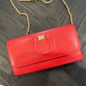 Salvator ferragmo wallet on chain clutch
